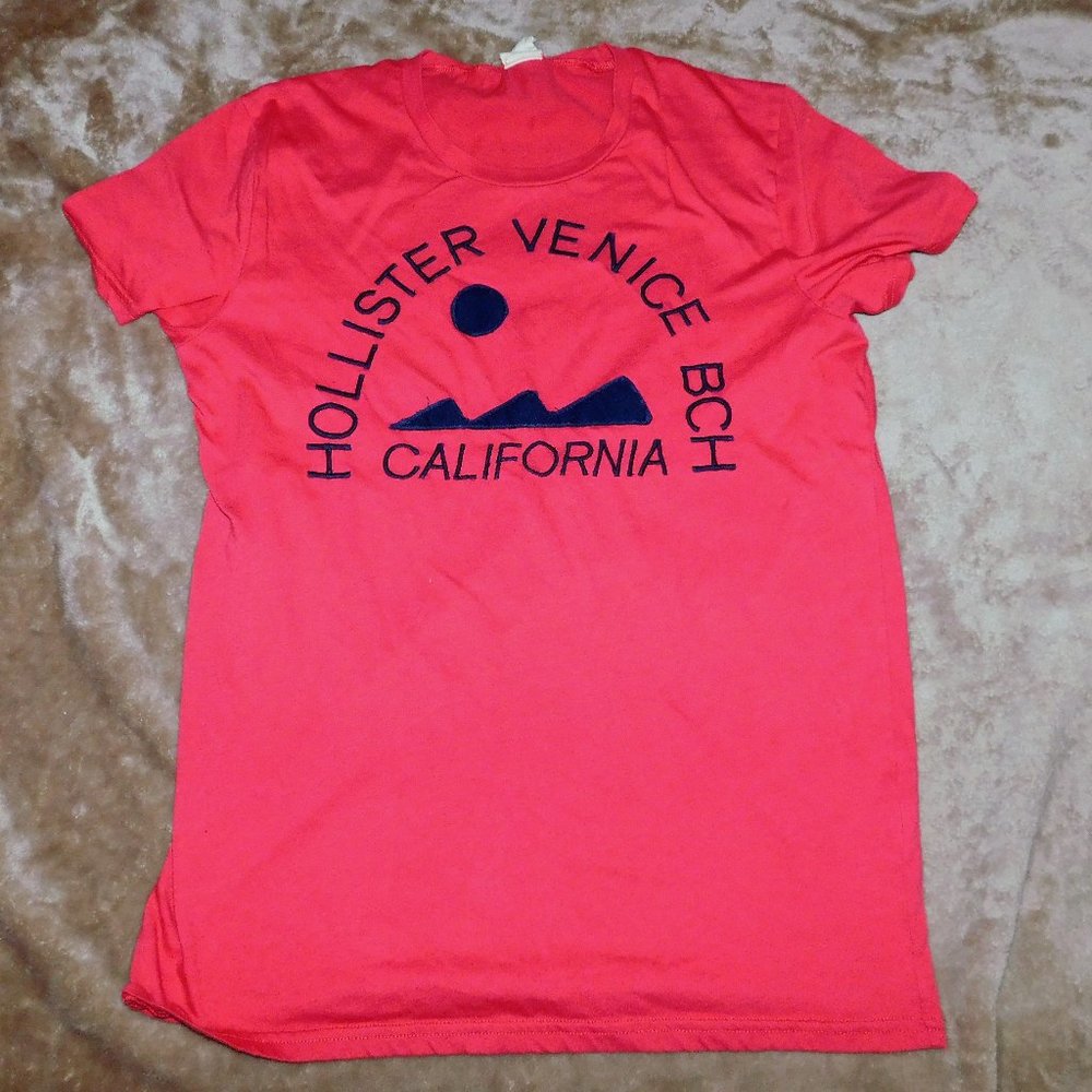 Red Hollister Venice Beach tee shirt, NAVY embroidered, Small, Cotton blend